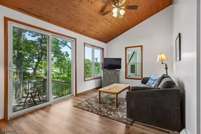 1009 Lakeside Drive East, Vernon, NJ 07422 - Photo 15