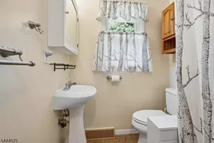 1009 Lakeside Dr E, Vernon, NJ 07422 - Photo 23
