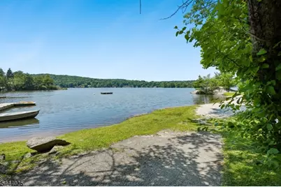 1009 Lakeside Drive East, Vernon, NJ 07422 - Photo 37
