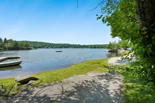 1009 Lakeside Dr E, Vernon, NJ 07422 - Photo 37