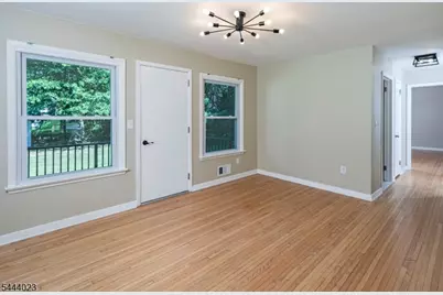 4 Park Ln, Franklin Township, NJ 08540 - Photo 7
