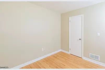 4 Park Ln, Franklin Township, NJ 08540 - Photo 17