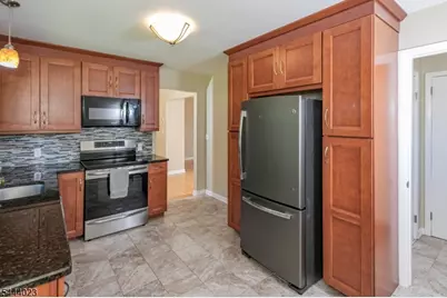 4 Park Ln, Franklin Township, NJ 08540 - Photo 9