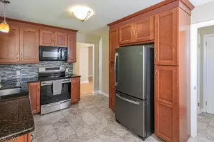 4 Park Ln, Franklin Township, NJ 08540 - Photo 9