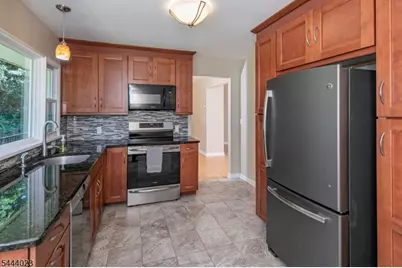 4 Park Ln, Franklin Township, NJ 08540 - Photo 11