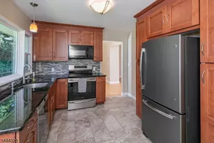 4 Park Ln, Franklin Township, NJ 08540 - Photo 11