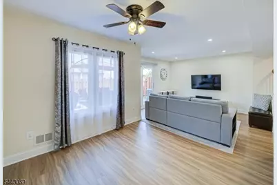 10 Plum Court, Raritan Township, NJ 08822 - Photo 11