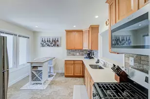 10 Plum Ct, Raritan Township, NJ 08822 - Photo 5