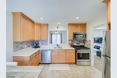 10 Plum Court, Raritan Township, NJ 08822 - Photo 7