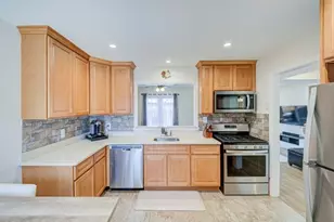 10 Plum Ct, Raritan Township, NJ 08822 - Photo 7