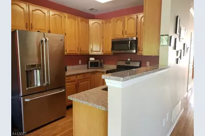 26 Worthington Ter, Raritan Township, NJ 08822 - Photo 5