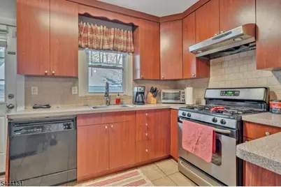 43 Hillcrest Ave #B, Cranford Township, NJ 07016 - Photo 9