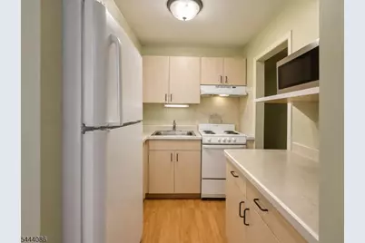 17 Lincoln Gdns, Parsippany, NJ 07034 - Photo 3