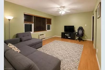 17 Lincoln Gdns, Parsippany, NJ 07034 - Photo 5