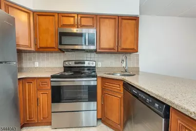 5 Linden St #3J, Hackensack, NJ 07601 - Photo 1