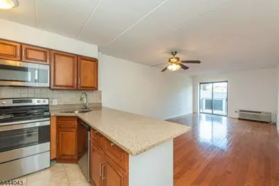 5 Linden St #3J, Hackensack, NJ 07601 - Photo 3