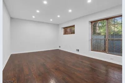 33 Seton Hall Dr, Newark, NJ 07103 - Photo 3