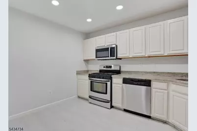 33 Seton Hall Dr, Newark, NJ 07103 - Photo 7