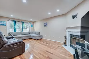 47 Sapphire Ln, Franklin Township, NJ 08823 - Photo 5