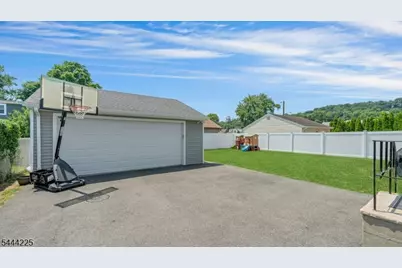 59 Mitchell Ave, Totowa, NJ 07512 - Photo 29