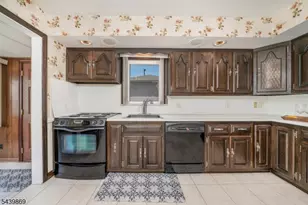 1 Roosevelt Blvd, Florham Park, NJ 07932 - Photo 13
