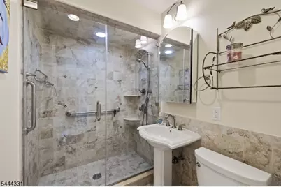 99 Lynwood Rd, Verona, NJ 07044 - Photo 9