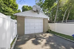 99 Lynwood Rd, Verona, NJ 07044 - Photo 31