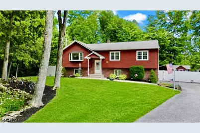 35 Deerfield Dr, Hardyston Township, NJ 07416 - Photo 1
