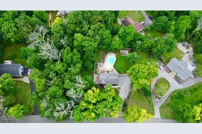 35 Deerfield Dr, Hardyston Township, NJ 07416 - Photo 3