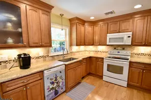 35 Deerfield Dr, Hardyston Township, NJ 07416 - Photo 7