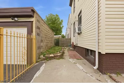 74 Smith St, Newark, NJ 07106 - Photo 41