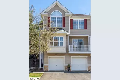 102 Lakeview Ct, Pompton Lakes, NJ 07442 - Photo 1