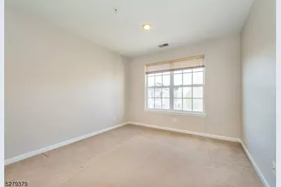 102 Lakeview Ct, Pompton Lakes, NJ 07442 - Photo 11