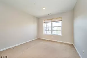 102 Lakeview Ct, Pompton Lakes, NJ 07442 - Photo 11