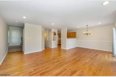 102 Lakeview Ct, Pompton Lakes, NJ 07442 - Photo 3