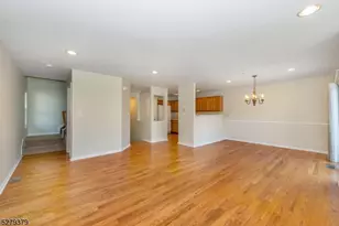 102 Lakeview Ct, Pompton Lakes, NJ 07442 - Photo 3