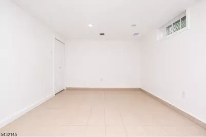 88 Manchester Pl, Newark, NJ 07104 - Photo 25