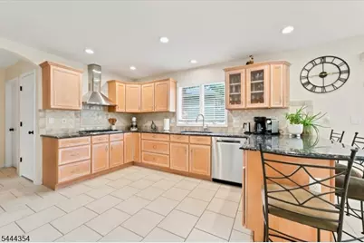 580 Center St, Kenilworth, NJ 07033 - Photo 15