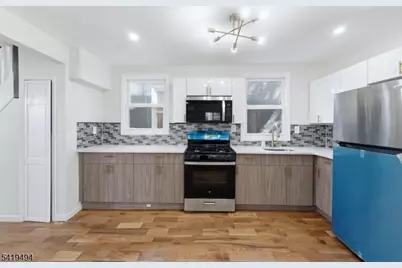 64 Willoughby St, Newark, NJ 07112 - Photo 9