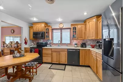 606 Knopf St, Linden, NJ 07036 - Photo 7