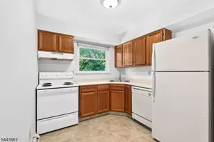 28 Deanna Dr, Hillsborough Township, NJ 08844 - Photo 9