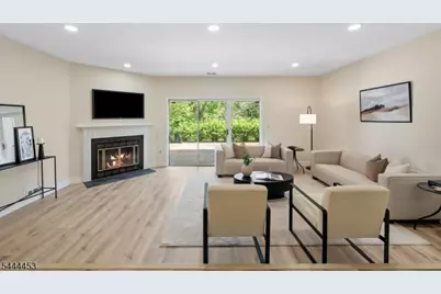 51 Chelsea Ct, Franklin Township, NJ 08823 - Photo 7