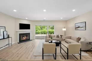 51 Chelsea Ct, Franklin Township, NJ 08823 - Photo 3
