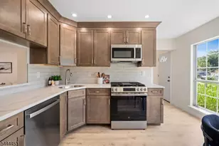 51 Chelsea Ct, Franklin Township, NJ 08823 - Photo 9