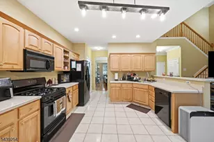 75 Spring Hill Cir, Wayne, NJ 07470 - Photo 7
