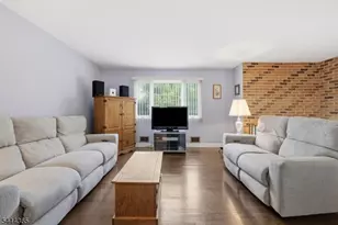 9 Brearly Crescent, Mount Olive, NJ 07836 - Photo 5