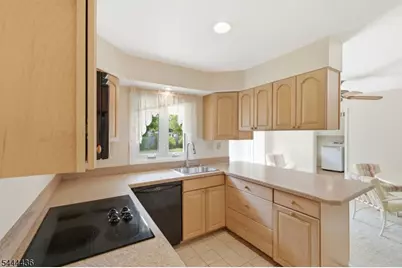 23 Sweetbriar Rd, Franklin Township, NJ 08873 - Photo 9