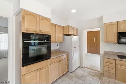 23 Sweetbriar Rd, Franklin Township, NJ 08873 - Photo 7