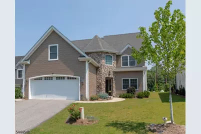 67 Bluffs Ct, Hamburg, NJ 07419 - Photo 1