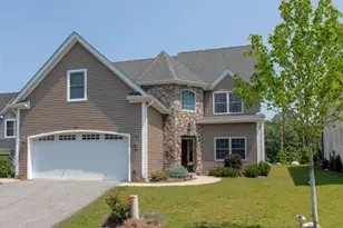 67 Bluffs Ct, Hamburg, NJ 07419 - Photo 1